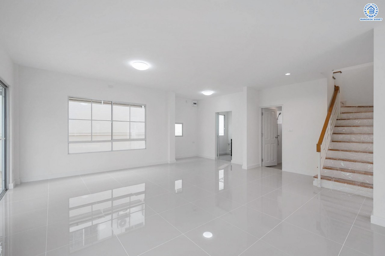 บ้านมือสองตกแต่งใหม่ คุณภาพแบรนด์ LH โครงการ ชัยพฤกษ์ ราชพฤกษ์-แจ้งวัฒนะ เนื้อที่ 66 ตร.ว. ฟังก์ชัน 3 ห้องนอน 3 ห้องน้ำ 2 ที่จอดรถ ภายในตกแต่งหรูหรา บนทำเลติดถนนราชพฤกษ์ เชื่อมสู่แจ้งวัฒนะได้อย่างรวดเร็ว ใกล้รถไฟฟ้าสายสีชมพู "ปากเกร็ด" จุดขึ้นทางด่วน "แจ้งวัฒนะ" โรบินสัน ไลฟ์สไตล์ ราชพฤกษ์ และ โลตัส นอร์ธราชพฤกษ์